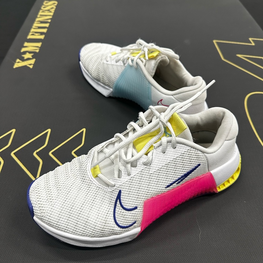 Nike Metcon 9
Size 8 W